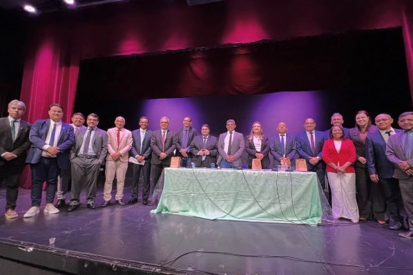 Sessão realizada no Teatro Municipal Maria Socorro de Macêdo Claudino